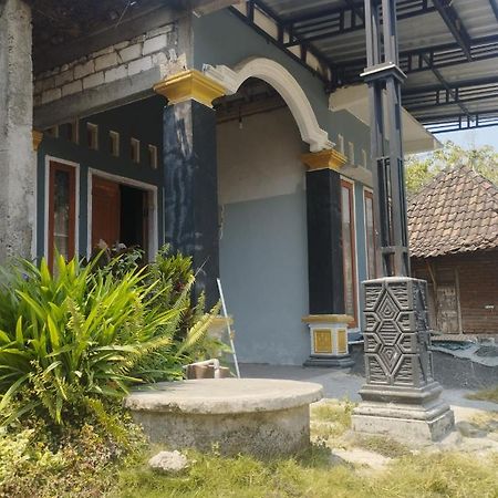 Hellsel Homestay Lamongan Екстер'єр фото