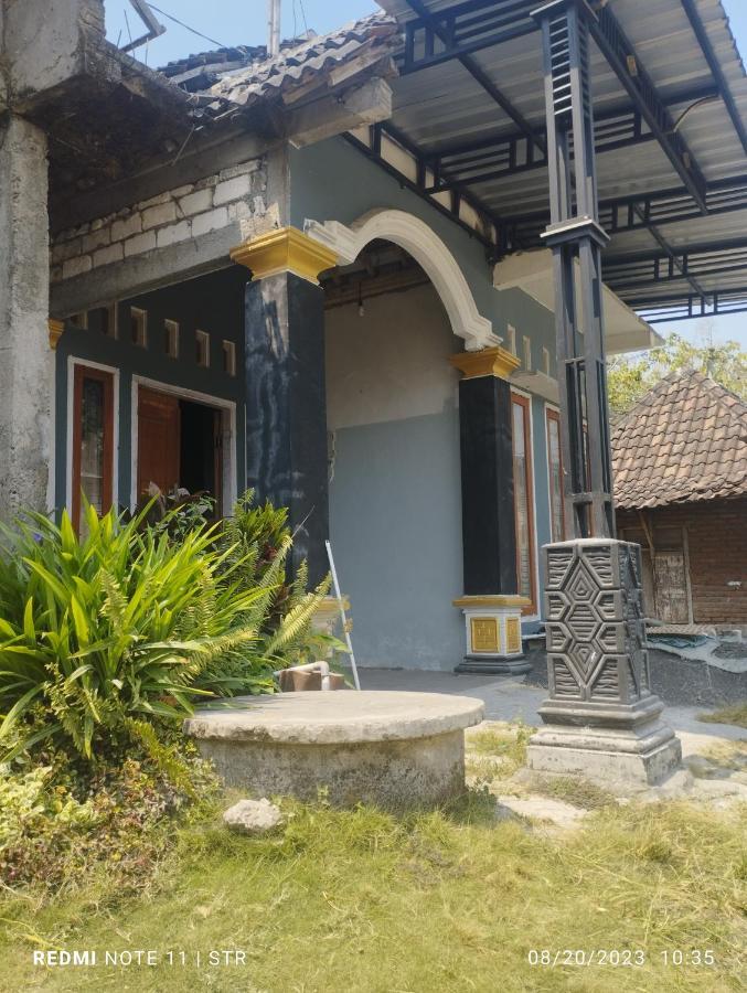 Hellsel Homestay Lamongan Екстер'єр фото