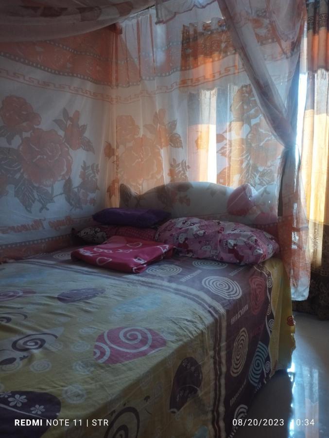 Hellsel Homestay Lamongan Екстер'єр фото